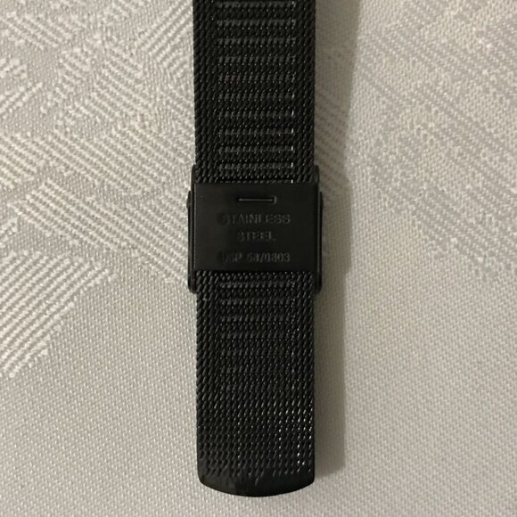 Sleek Skagen Women’s Gunmetal Mesh Watch – Swarovski Dial - Picture 6 of 8